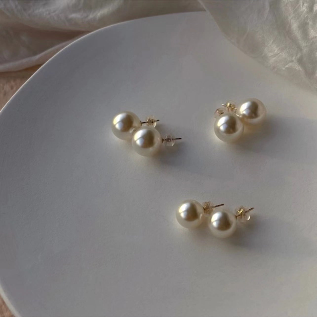Signature Freshwater Round White Pearl Earrings(10mm/12mm/14mm)
