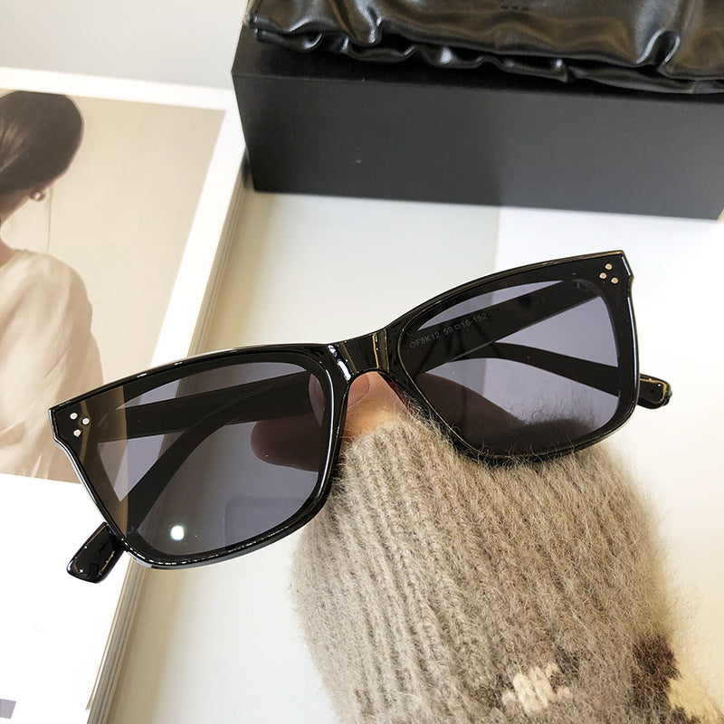 Retro Simple Savi's Look Kitten Eye Sunglasses