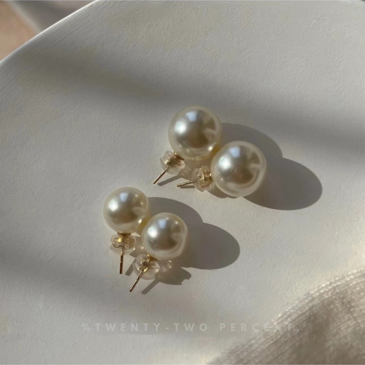 Signature Freshwater Round White Pearl Earrings(10mm/12mm/14mm)