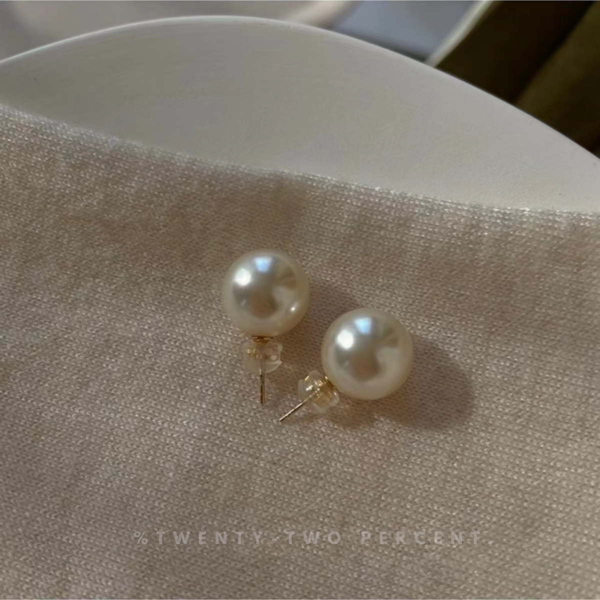 Signature Freshwater Round White Pearl Earrings(10mm/12mm/14mm)