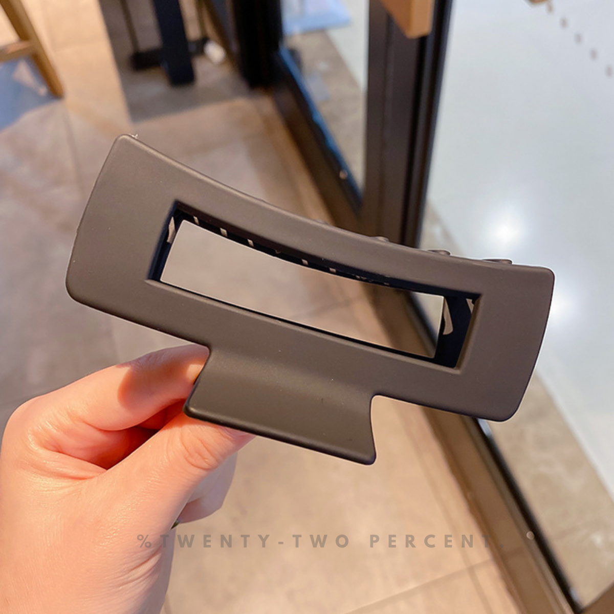 Large Square Black/White Shark Clip