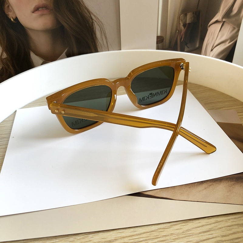 KIMHEKIM Vintage Pumpkin Polarized Letter Sunglasses