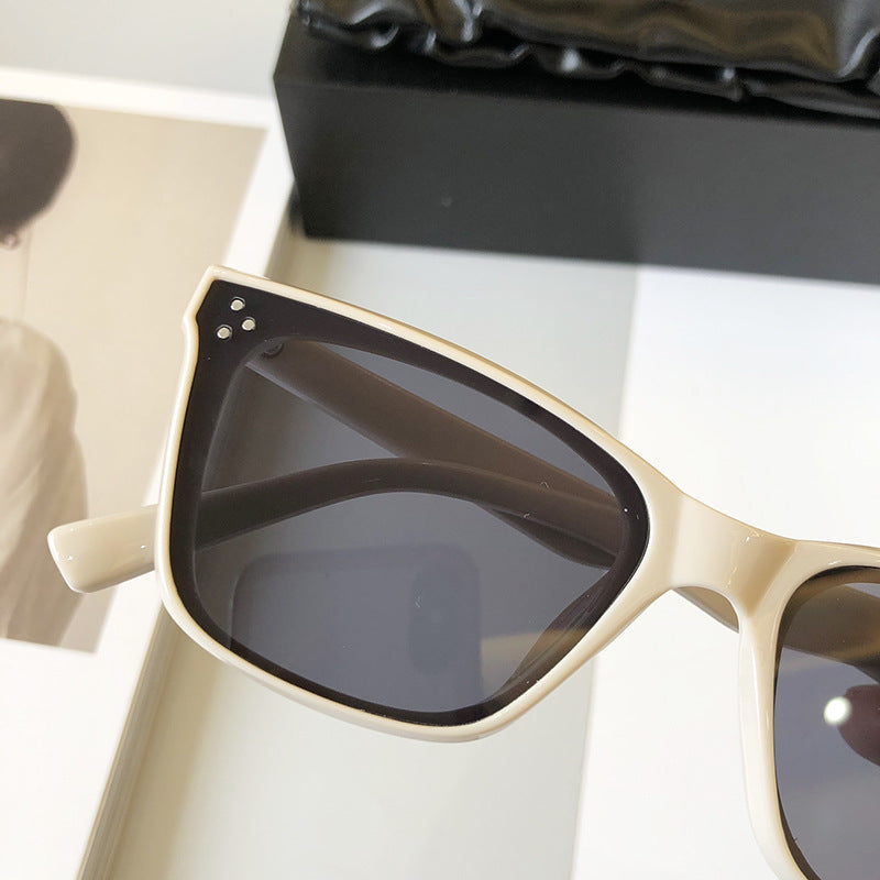 Retro Simple Savi's Look Kitten Eye Sunglasses